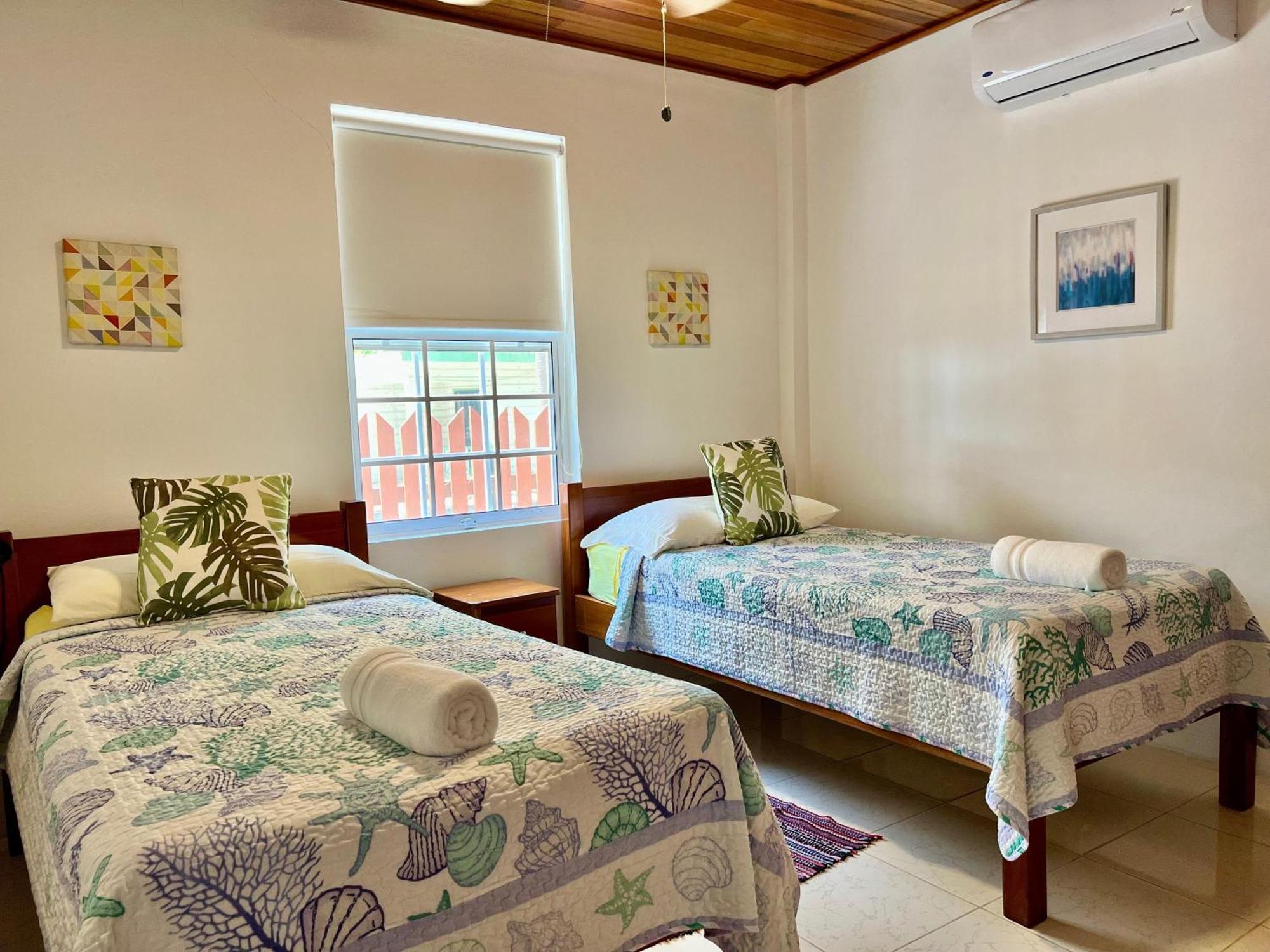 Sandy'S Secret Caye Caulker Exterior photo